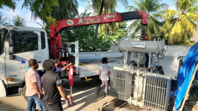 ފުވައްމުލަކުގައި ހުރި އިތުރު ޓްރާންސްފޯމަރެއް ހަލާކުވެ، އިތުރު ސަރަހައްދަކުން ކަރަންޓު ކެނޑިއްޖެ