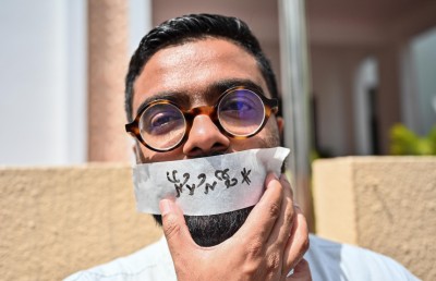 މީޑިއާ ރެގިއުލޭޓްކުރަން ސަރުކާރު ވަންނަން ނޫޅޭ، ބޮޑު ގޯހެއް!