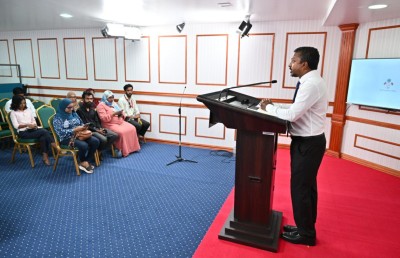 އޭޖީގެ ޕްރެސް ކޮންފަރެންސް ނޫސްވެރިންތަކެއް ބޮއިކޮޓްކޮށްފި