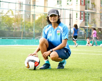 މާޔަން ކަސްރަތަށް ނުކުމެ އުޅެނިކޮށް، ކަރުގައި އޮތް ރަން ފަށް ފޭރިގެންފި