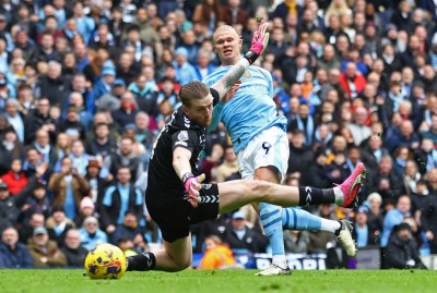 ހާލަންޑުގެ ދެ ލަނޑާ އެކު ސިޓީން އެއްވަނައާ ގާތަށް ޖެހިލައިފި