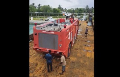 ފުވައްމުލަކު އެއާޕޯޓް ހުއްޓުމަކަށް އައުމުން، އައްޑޫއިން ފަޔާ ލޮރީއެއް ގެންދަނީ