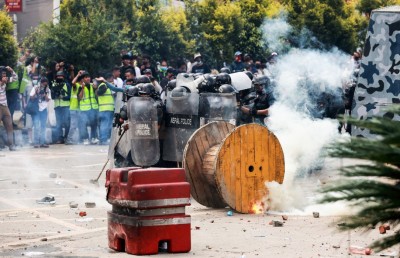 ނޭޕާލުގައި ސޯޝަލް މީޑިއާ މަނާކުރުމުން ޒުވާނުން މުޒާހަރާޔަށް، ހަމަނުޖެހުން ހިނގައި 17 މީހަކު މަރު