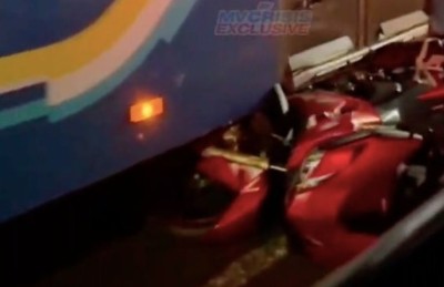 ހައިވޭގައި ބޮޑު އެކްސިޑެންޓެއް، ސައިކަލު އޮތީ ބަސް ދަށުގައި