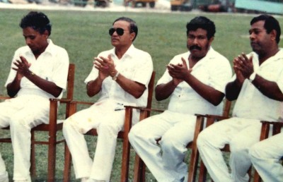 އެމްޔޫ މަނިކު: ކްރިކެޓް ދިރުވުމުގެ މަސައްކަތުގެ އެއްކޮޅުގައި ހިއްޕެވި