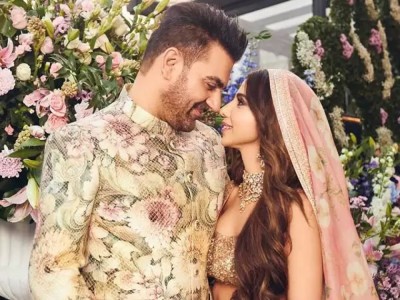 އުމުރުގެ ތަފާތު ބޮޑުވިޔަސް އަރުބާޒުގެ ކައިވެނި އުފާވެރި