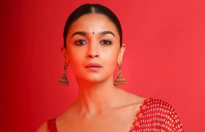 އާލިއާ ބޭނުންވަނީ ދަރިފުޅަށްޓަކާ ކޮމެޑީ ފިލްމެއް ކުޅެން