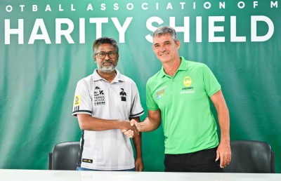 ދިވެހި ފުޓްބޯޅަ ދަމަހައްޓަން މާޒިޔާ ކުރި މަސައްކަތަށް ވާދަވެރި ނިއު އާއި އީގަލްސްގެ ތައުރީފު