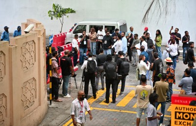 ނޫސްވެރިންގެ ދެކޮޅު ހެދުންތަކުގެ ތެރޭގައި މީޑިއާ ބިލް މަޖިލިހުން ފާސްކޮށްފި