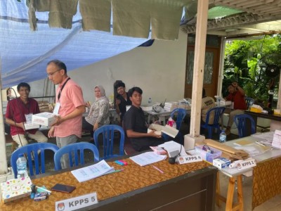 އިންޑޮނޭޝިޔާ އިންތިހާބުގެ ވޯޓު ގުނަން ފަށައިފި