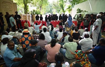 ނޫސްވެރިންގެ ދެކޮޅު ހެދުންތަކުގެ ތެރޭގައި މީޑިއާ ބިލް މަޖިލިހުން ފާސްކޮށްފި