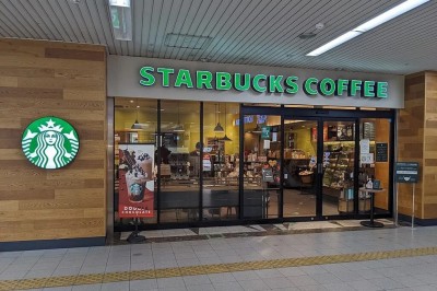 ކުންފުންޏަށް ގެއްލުންވާތީ ސްޓާބަކްސްއިން 2000 މުވައްޒަފުން ވަކިކުރަނީ