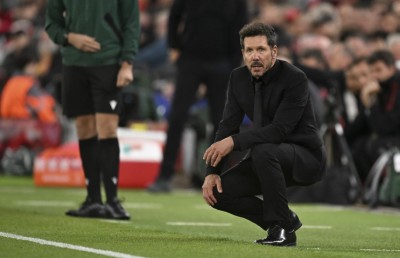 ލިވަޕޫލް ސަޕޯޓަރުން ބޭއަދަބީގޮތަކަށް ސިމިއޯނީއާ ފުރައްސާރަކޮށް ރުޅިއަރުވާލައިފި