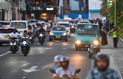 ދެ ވެހިކަލެއްގައި އެއް ނަމްބަރެއް ހަރުކުރާ މައްސަލަ ބޮޑުވަނީ