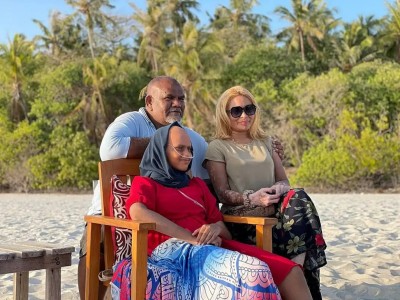 ދަރިފުޅު ޒޯޔާ އެކްޓިން ފެނި ނިއުމާއަށް ރޮވިއްޖެ