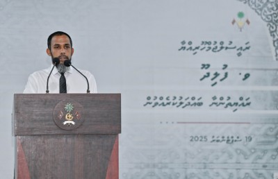 "ކެމްޕެއިނެއްގެ ބޭރުން ފުލިދު އަށް ވަޑައިގެންނެވި ފުރަތަމަ ރައީސަކީ ރައީސް މުއިއްޒު"