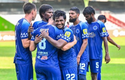 ހަތް އަހަރަށްފަހު ނިއުގެ އެނބުރިއައުން، ހަ ލަނޑުގެ ތަފާތު ބޮޑު މޮޅަކުން