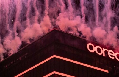 އައިފޯނުތައް ހަވާލުކުރަން އުރީދޫގައި ލައިވް މިއުޒިކާ އެކު ކުލަގަދަ ޝޯއެއް ކުރިއަށް ދަނީ