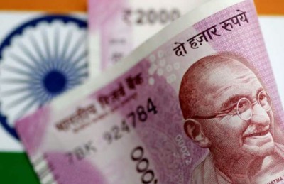 އެމެރިކާއިން އެޅި ފިޔަވަޅު ތަކާ އެކު، ރުޕީސްގެ އަގު ވަރަށް ބޮޑަށް ވެއްޓިއްޖެ