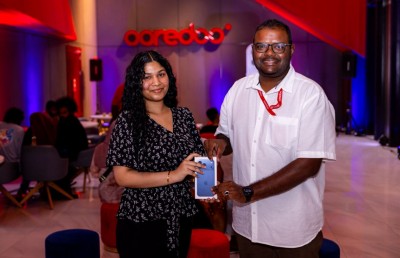 އުރީދޫން އައިފޯނު ޕްރީއޯޑަރު ކުރި ކަސްޓަމަރުންނާ ފޯނު ހަވާލުކޮށްފި