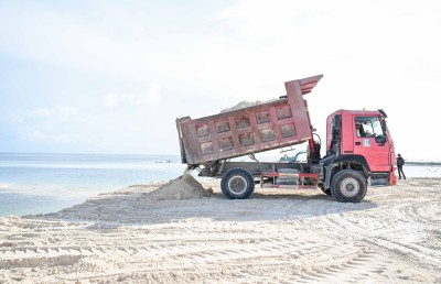 ވިލުފުށީ އެއާޕޯޓަށް ބޭނުންވާ ބިން ހިއްކުމުގެ އަމަލީ މަސައްކަތް އެމްއޭސީއެލުން ފަށައިފި