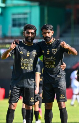 އީގަލްސްގެ ދެ ލަނޑުގެ ލީޑަށް ބުރުން ނިމުން ގެނެސްފި