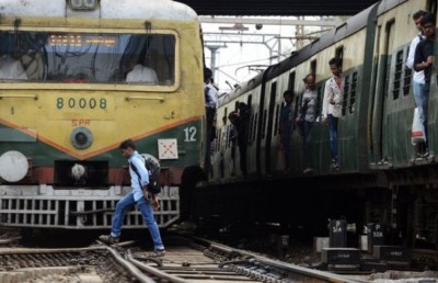 އިންޑިއާއިން ބޯޑަރު ހުރަސްކޮށް ހަދާ ފުރަތަމަ ރެއިލްވޭ ބޫޓާނަށް