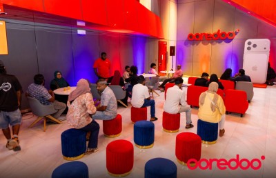 އުރީދޫން އައިފޯނު ޕްރީއޯޑަރު ކުރި ކަސްޓަމަރުންނާ ފޯނު ހަވާލުކޮށްފި