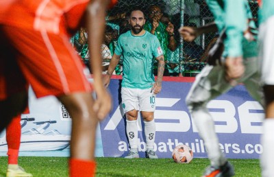 ދިވެހި ފުޓްސަލް ދަނޑުގައި ދުނިޔޭގެ އެއްވަނަ ރިކާޑީނިއޯ، އެންމެންގެ ލޯ އޭނާ އަށް!