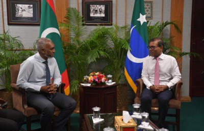 ރައީސް މުއިއްޒު މުޅިން އެކަނިވެއްޖެ، އެންމެން ހިނގައްޖެ: ނަޝީދު