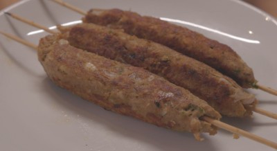 އެކިރަހަ: މިކްސް ގްރިލްގެ ޗިކަން ސީކް ކެބާބް