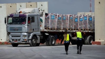 ފަލަސްތީނު އޮތޯރިޓީން ޣައްޒާއަށް ވައްދާ އެހީގެ ޓްރަކްތައް ފާސްކުރާ ކަމުގެ ތުހުމަތު