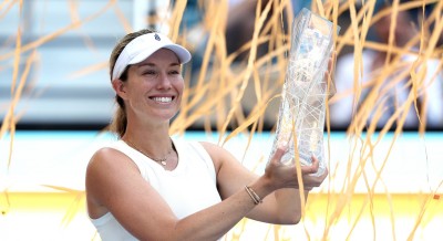 މައޭމީ އޯޕަންގެ އަންހެން ސިންގަލްސް ޗެމްޕިއަންކަން ޑެނިއެލް ކޮލިންސް ކާމިޔާބު ކޮށްފި