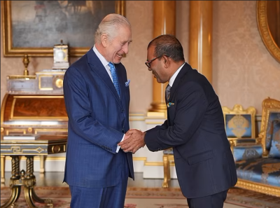 ނަޝީދު، އިނގިރޭސި ރަސްގެފާނާ ބައްދަލުކުރައްވައިފި