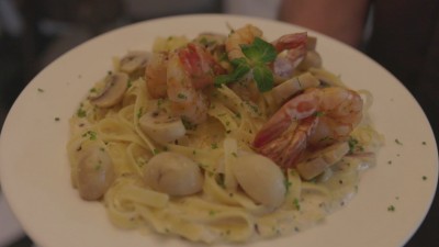 އެކިރަހަ: ސިންފަނީގެ މޮހީޓޯ ޕާސްތާ ވިތް މަޝްރޫމް އެންޑް ޕްރޯންސް