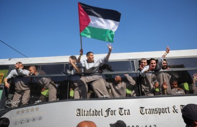 ޓްރަމްޕްގެ ޑީލް ގަބޫލުކުރުމުން ހަމާސްއަށް މަރުހަބާކިޔައިފި