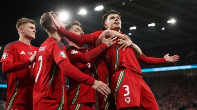 ޔޫރޯ ޕްލޭ އޮފް ފައިނަލުން ވޭލްސްއާއި ޕޯލަންޑް ޖާގަ ހޯދައިފި