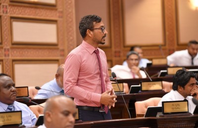 ފުލުހުންގެ ވާޖިބަށް ހުރަސްއަޅާ މެމްބަރުންގެ ގޮނޑި ގެއްލެންޖެހޭ: ފަލާހް