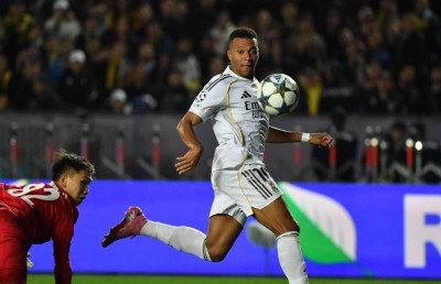 ކަޒަކިސްތާނުގައި އެމްބާޕޭގެ ހެޓްރިކެއް