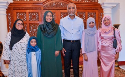 ރައީސްގެ ދެކަނބަލުން އީދު ތަހުނިޔާ ކިޔަން ވަޑައިގެންނެވި ބޭފުޅުންނާ ބައްދަލުކުރައްވައިފި