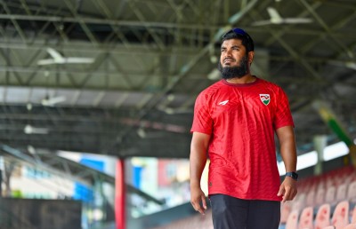 މަންމަ ދިން 50 ޑޮލަރާ އެކު ދިލް "ޖާޒިއާ" ގައި އުދުހެނީ