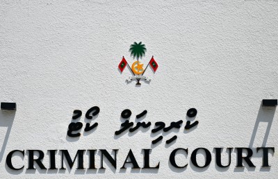 ނުރުހުމުގައި ކުއްޖެއްގެ ގައިގައި އަތްލި މީހަކު ޖަލަށް