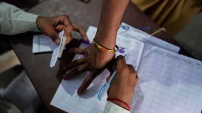 އިންޑިއާގެ ތާރީޚީ ބޮޑު އިންތިޚާބުގެ ވޯޓުލުން ފަށައިފި