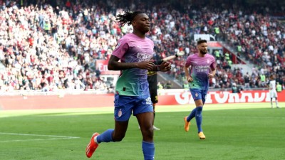 މިލާންއިން ލެއްޗެ ބަލިކޮށްފި