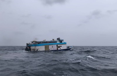 މުދާ ހިފައިގެން ނައިފަރަށް ދަތުރުކުރި ބޯޓެއް އަޑިއަށް ހިނގައްޖެ