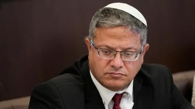 އިސްރާއީލުގެ ގައުމީ ސަލާމަތާބެހޭ ވަޒީރަށް ކާރު އެކްސިޑެންޓެއްގައި އަނިޔާވެއްޖެ