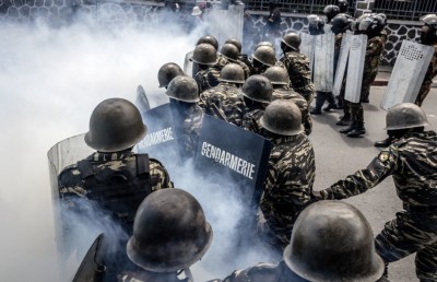 މަޑަގަސްކަރައިގެ ރައީސް އަޒުލްކޮށް އަސްކަރީ ފައުޖަކުން ވެރިކަމާ ހަވާލުވެއްޖެ