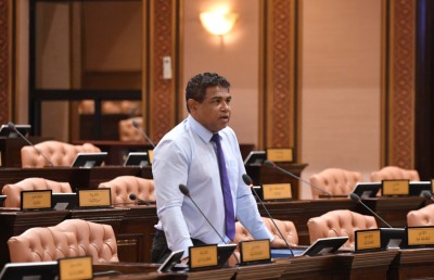 ބޮންޑޭ ރައްޔިތުންނަށް: އިޚުލާސްތެރި މެމްބަރުންގެ މޫނުމަތީ ޖެހީ ތަފާއްޔެއް