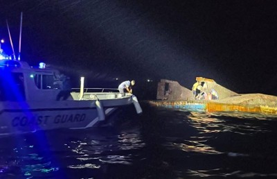 ކޮޅުވެއްޓި ބަންޑުން ޖަހާލުން: އެކަކު ފެނުނީ މަރުވެފައި އޮއްވައި، ދެ މީހަކު އަދިވެސް ނުފެނޭ!