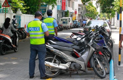 އަހުލާގު ގެއްލިފައި އޮތީ މިސްކިތުގެ އެތެރޭގައި ޕާކްކުރާ ވަރަށް: އަމީން